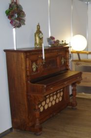 Piano-Bar: Umbau eines antiken Klaviers zum Barschrank